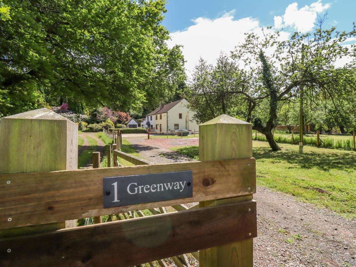 1 Greenway Cinderford ภายนอก รูปภาพ