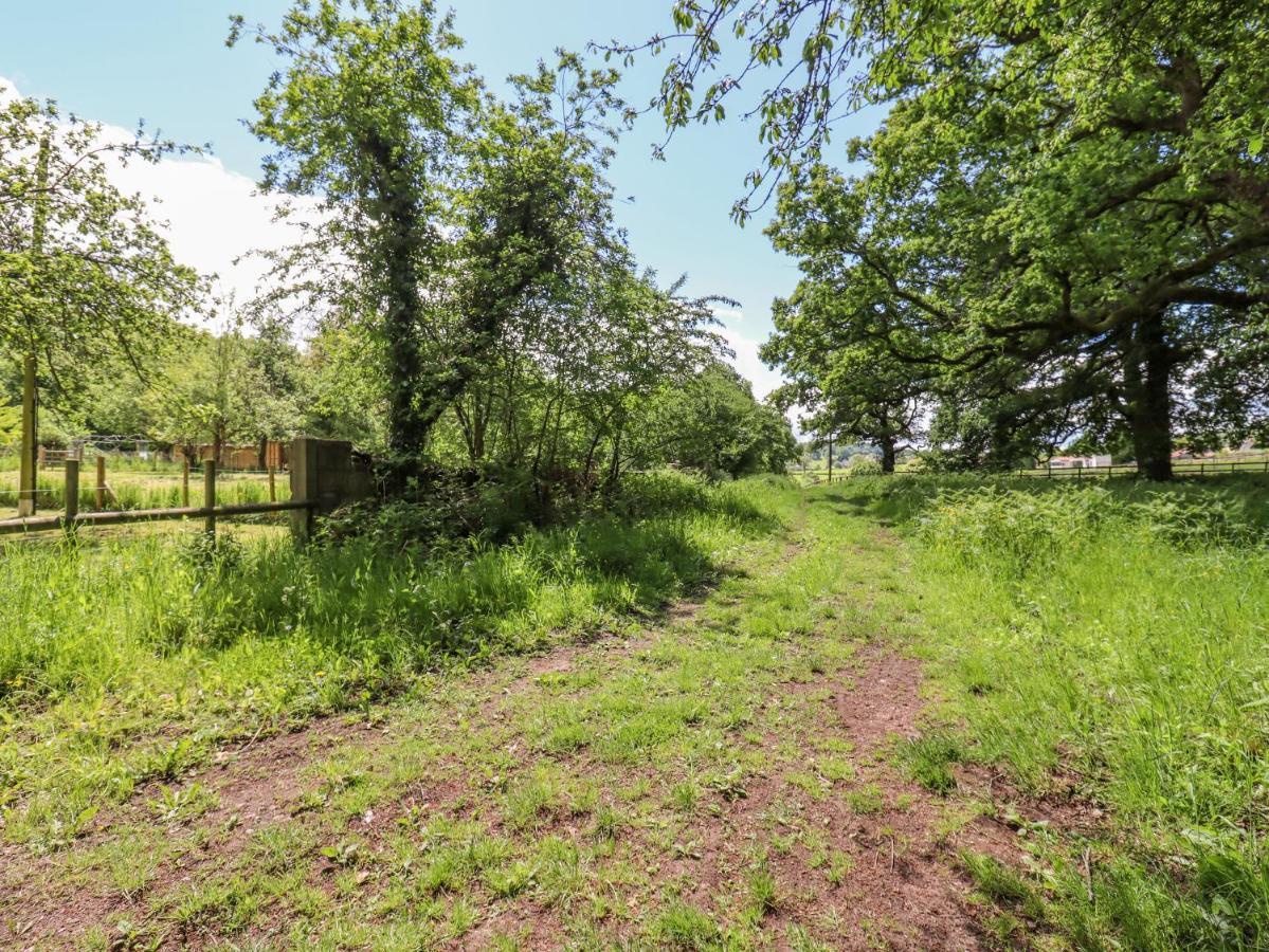 1 Greenway Cinderford ภายนอก รูปภาพ